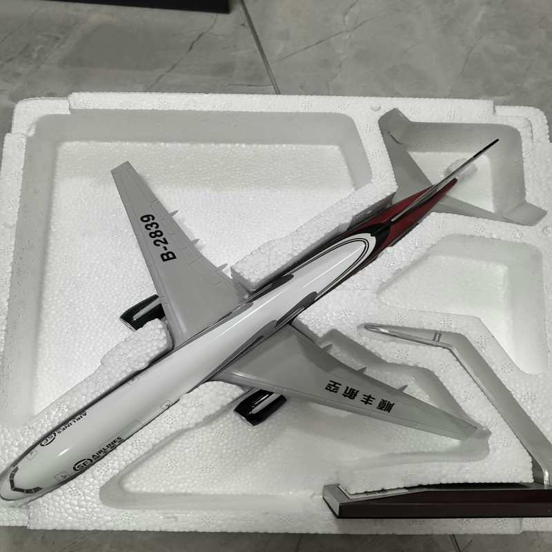 顺丰航空模型B757-200F1:130比例,