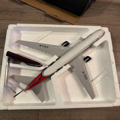 顺丰B767-300BCF飞机模型，1:110比例，编号B-7593树脂材质，带