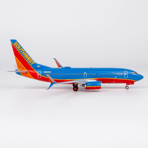 ：NG Models货号：05037比例：1:200材质：合金机型：737-700