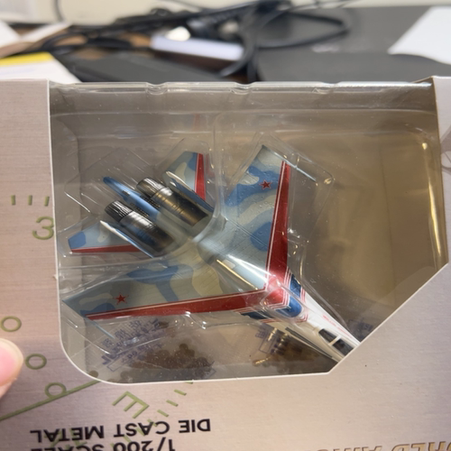 gulliver 1/200 苏-27 勇士表演队06号机