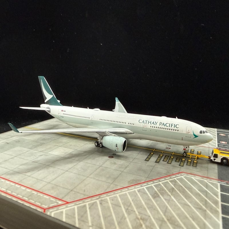 1：400 PH  国泰航空 空客A330-300，编号B-HLW，标准涂装，顺丰图片