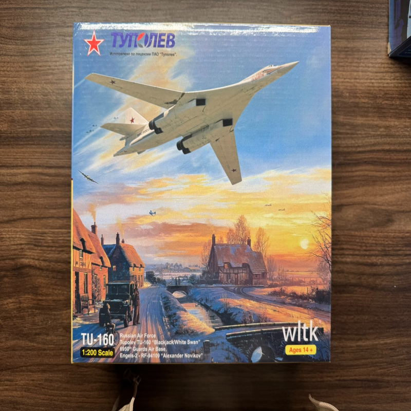 1/200俄罗斯苏联TU 图160白天鹅红场阅兵轰炸机飞机模型合金摆件