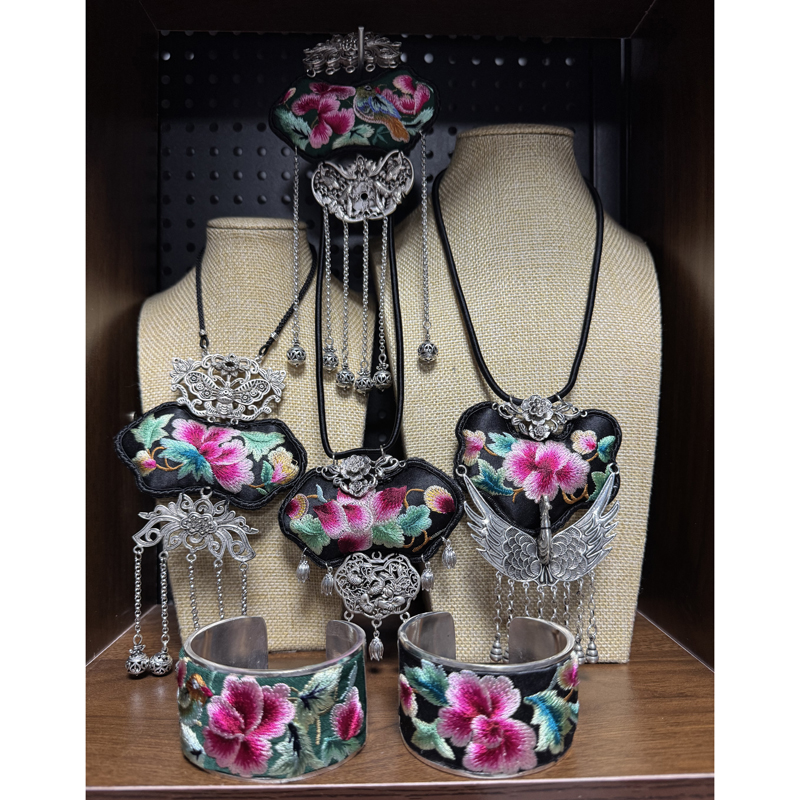 苗族新款非遗手工刺绣苗绣原创项圈饰品挂件苗银锁骨链民族风