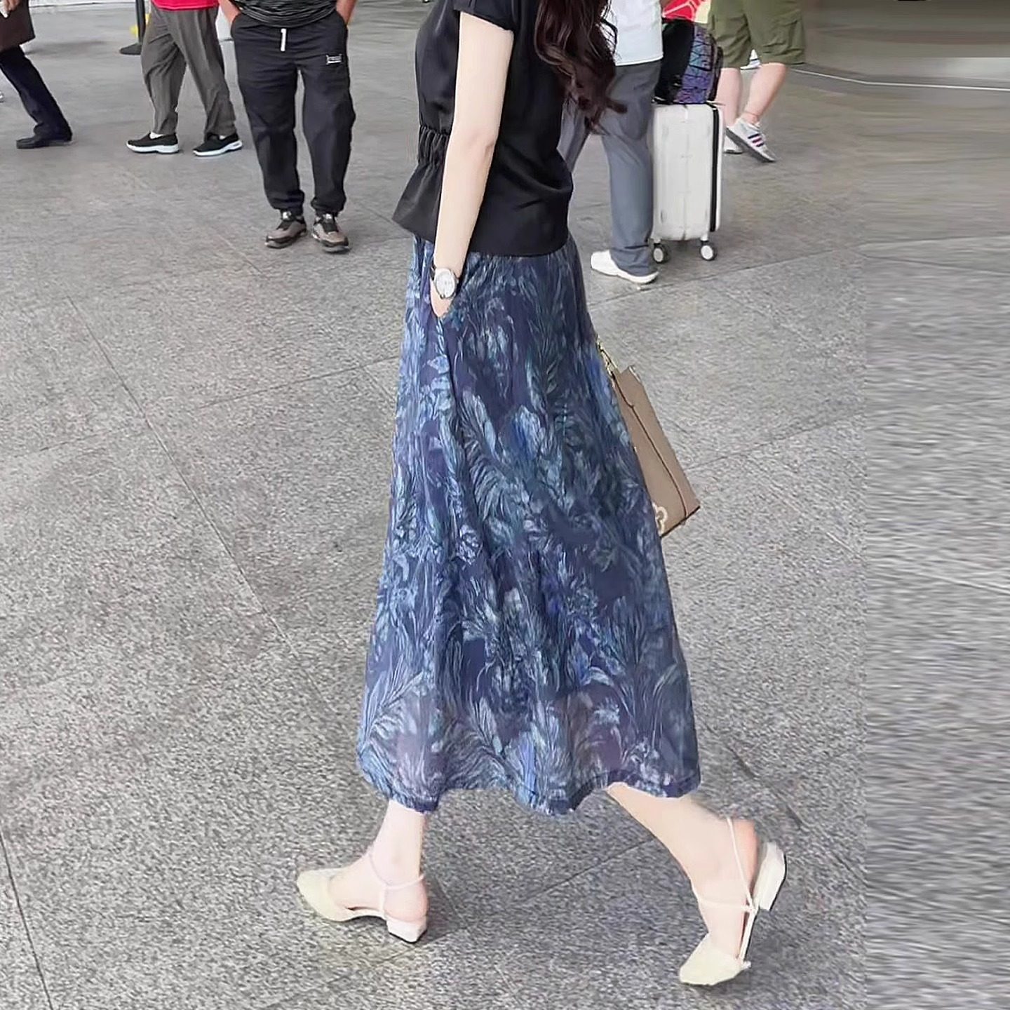 蓝色碎花半身裙女2026夏季新款高腰显瘦气质淑女百搭中长款a字裙
