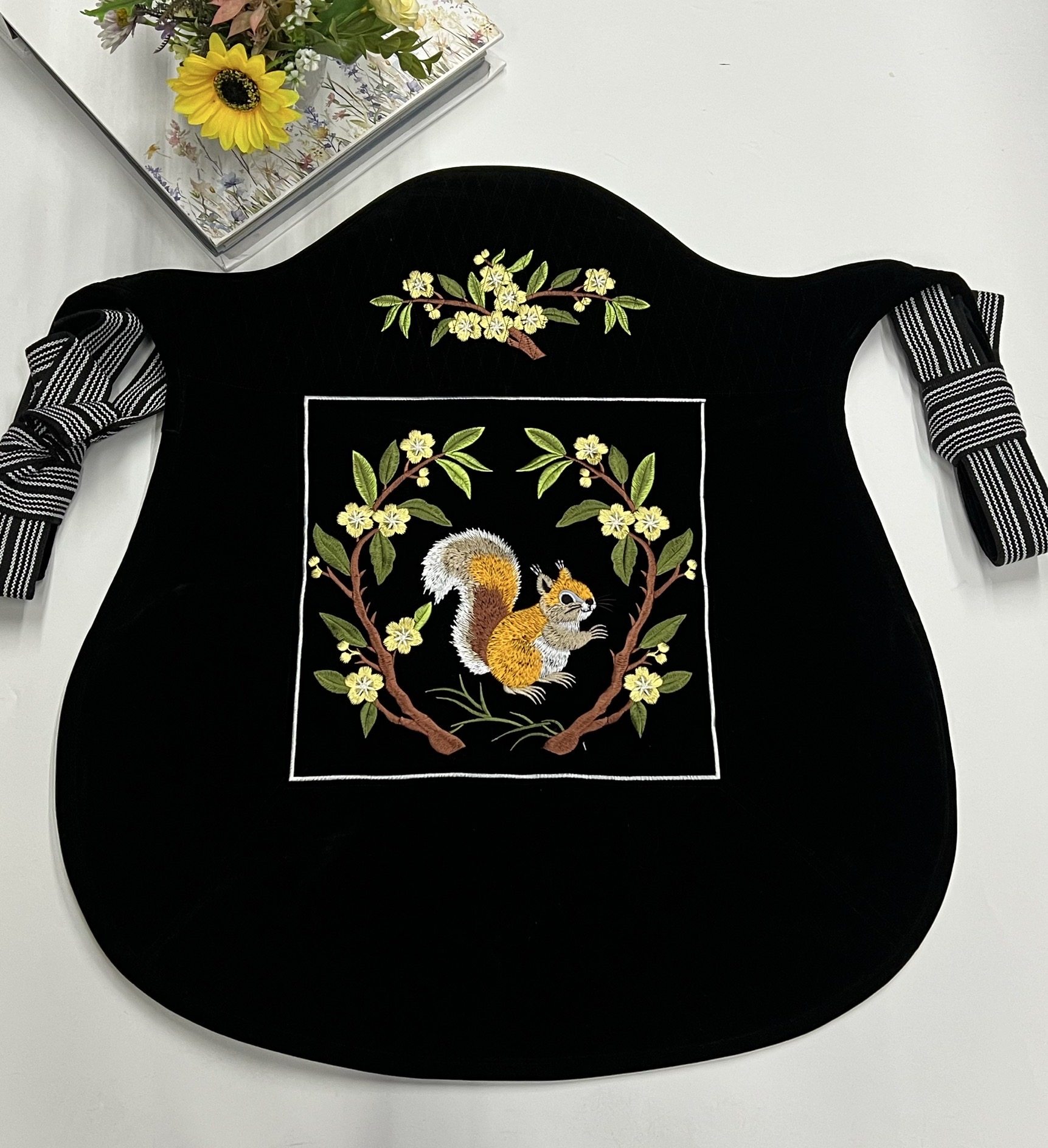 云南小孩背带老式绣花背扇贵州宝宝背巾四川传统背巾裹背式绣花