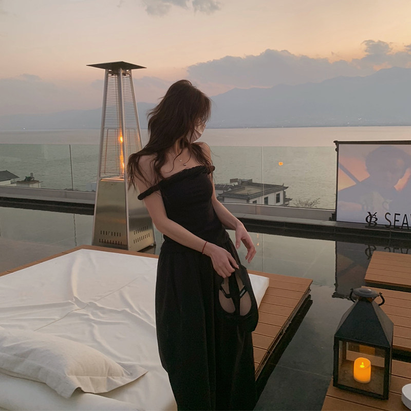 areUshop一字肩上衣+花苞半裙