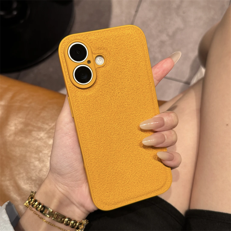 复古深棕色月坑纹苹果16手机壳