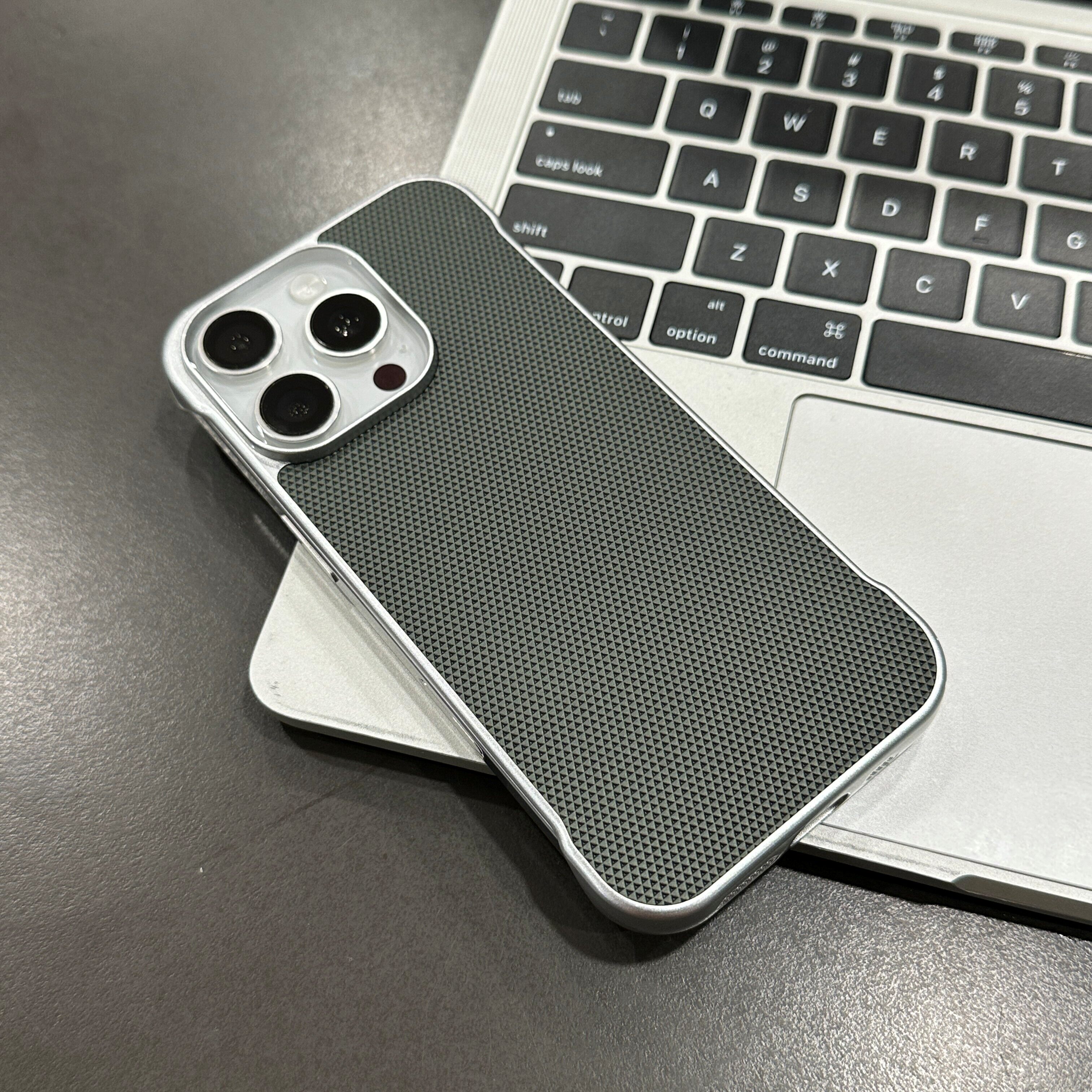 iPhone17无边框散热防摔手机壳