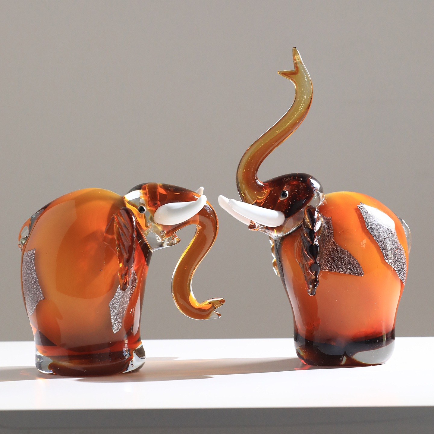 玄关桌面摆件客厅轻奢高档2025新款酒柜办公室装饰开业礼物工艺品