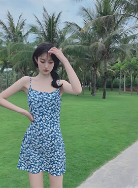 夏季2026碎花吊带连衣裙女小个子法式夏性感蓝色显瘦气质短款裙子