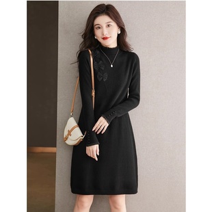 针织连衣裙 半高领打底时尚 鄂尔多斯市女中长款 过膝毛衣裙秋冬新款