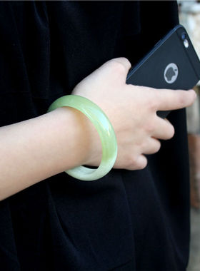 翡翠浅绿天然少女风辽宁岫玉