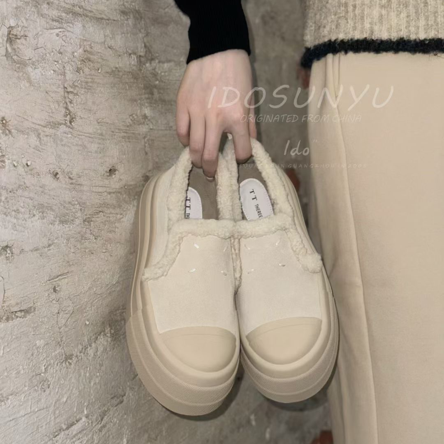 牛猄皮拼羊羔毛边圆头一脚蹬板鞋