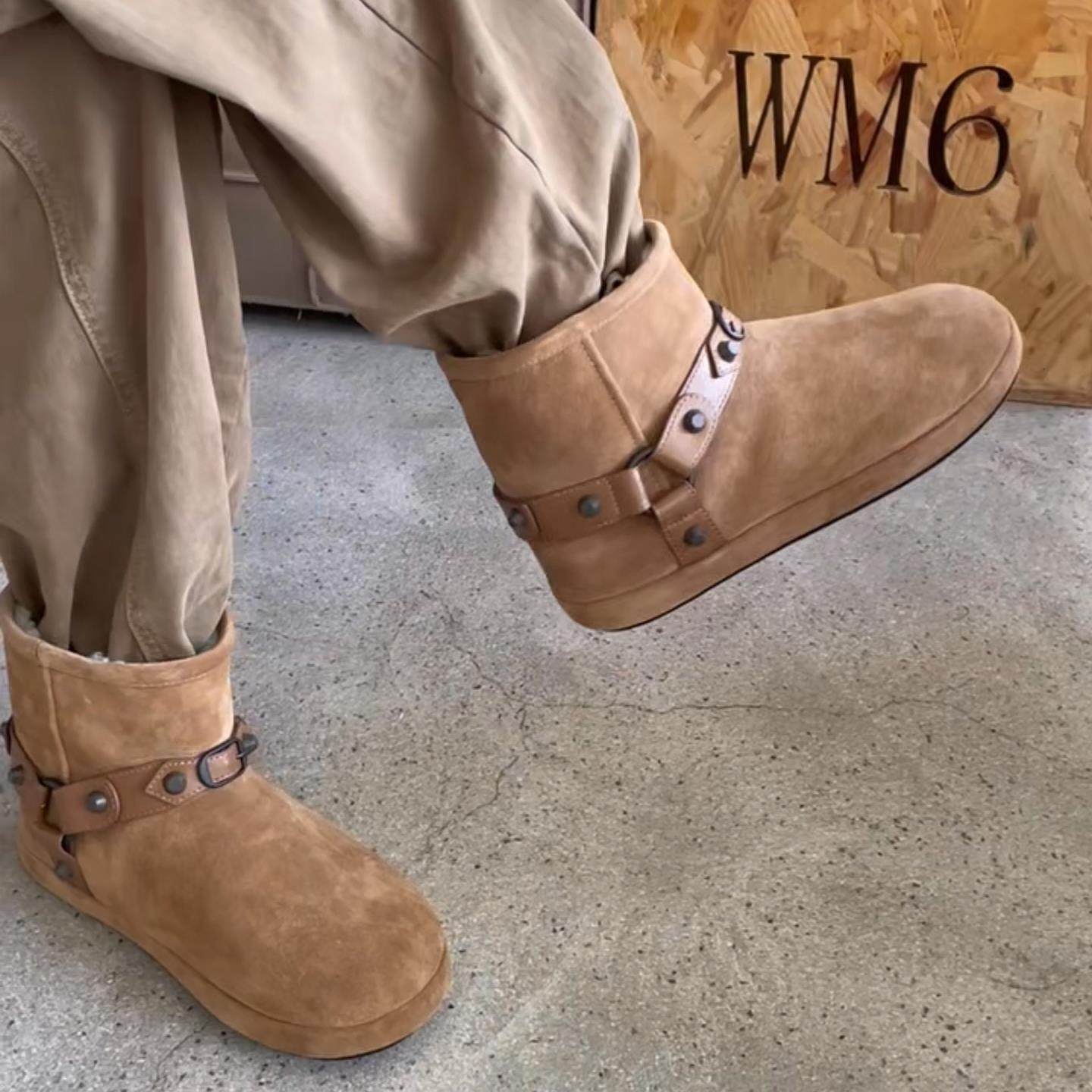 WM6欧货女鞋2025冬季新款牛猄拼柳钉圆头套筒保暖平底休闲雪地鞋
