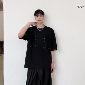 原创夏季新款圆领黑色织带铆钉装饰t恤休闲男潮半袖A345-1805-P55,黑西装可以搭配格子阔腿裤吗图片