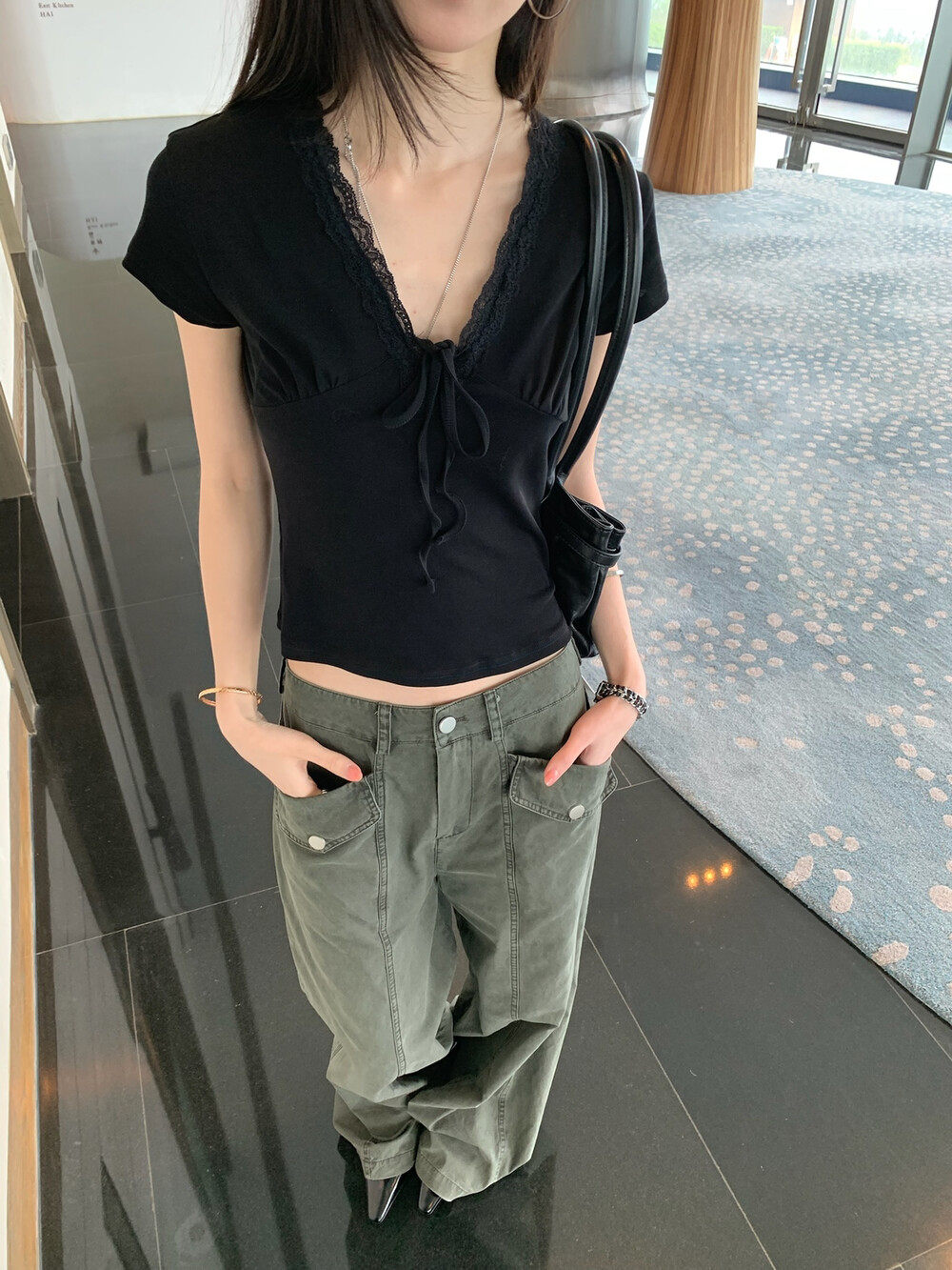 TABLE新款韩系甜酷V领T恤蕾丝花边系带显瘦性感纯欲上衣小衫61433