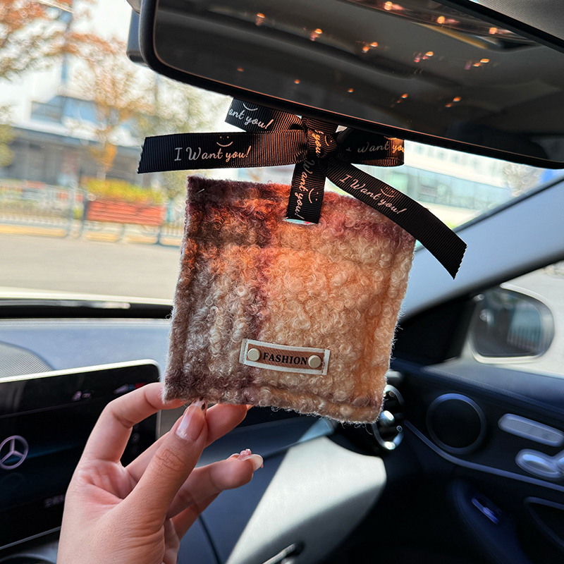 高级感香薰汽车挂件车内后视镜装饰品车挂秋冬款创意香袋车载好物