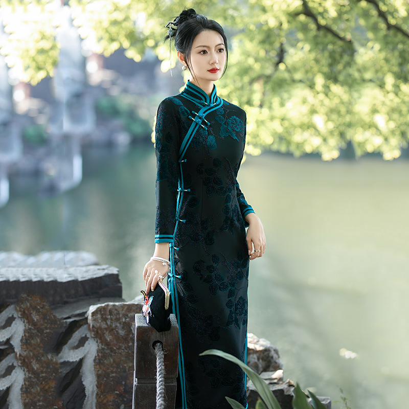 秋冬新款气质优雅彩金植绒旗袍加绒加厚高端妈妈改良版旗袍连衣裙