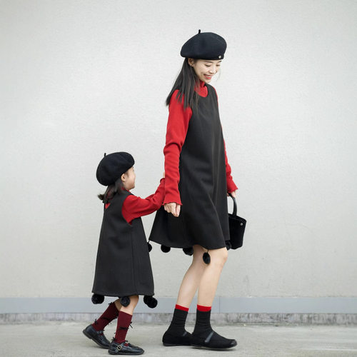 亲子装冬新款母女装连衣裙加绒加厚毛呢背心裙毛球结裙