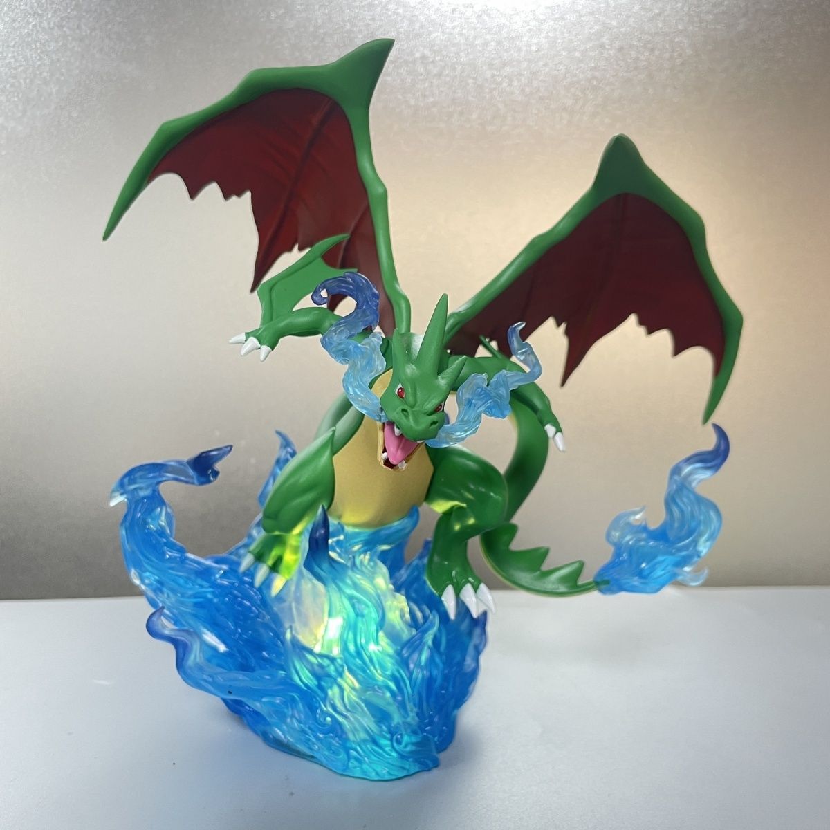 宠物小精灵喷火龙X异色手办