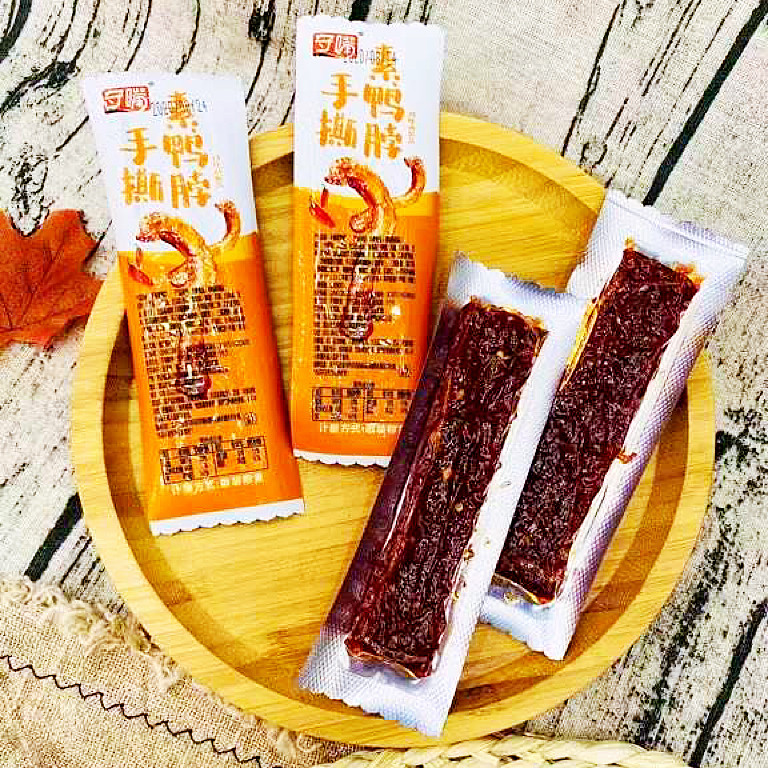 手撕素鸭脖辣条休闲零食小吃麻辣网红爆款散装经典一根筋休闲零食