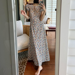 田园碎花圆领连衣裙棉质泡泡袖浪漫风修身长裙26春夏新款女裙子