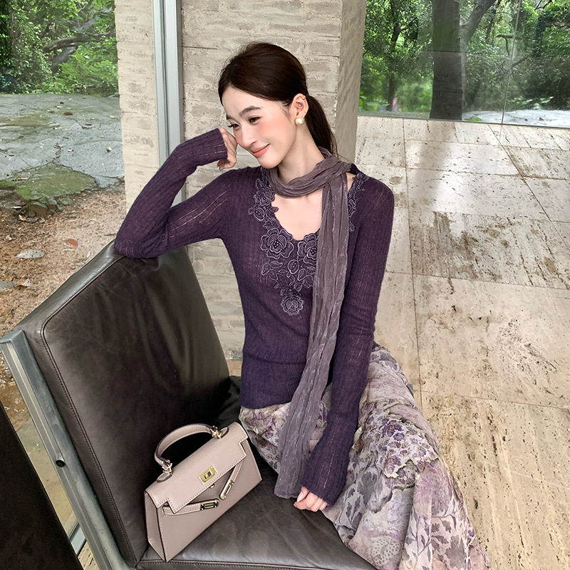 秋新白月光V领蕾丝绣花毛衣女图片
