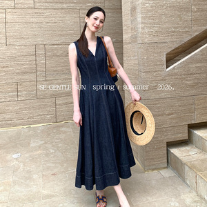 2026春夏新款复古牛仔v领设计感连衣裙感长裙子女高品质欧货