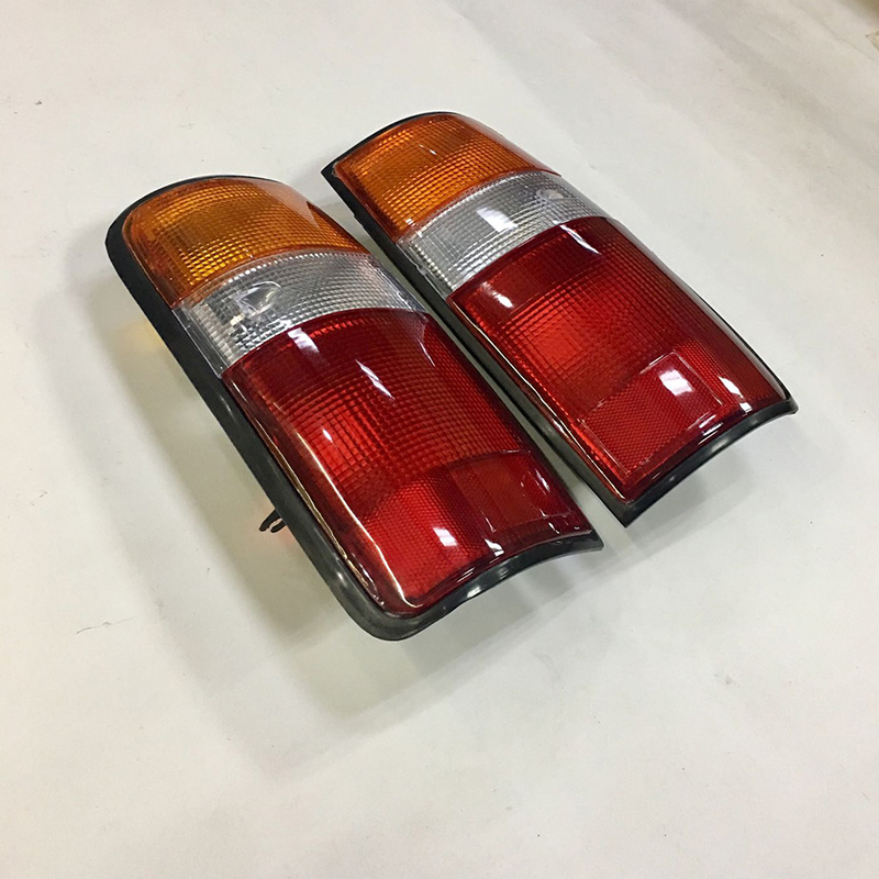 适用于丰田95-97年款陆地巡洋舰LC80/4500后尾灯转向刹车灯红黄