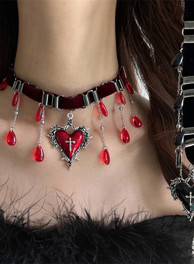 暗黑哥特风植绒爱心十字架项链