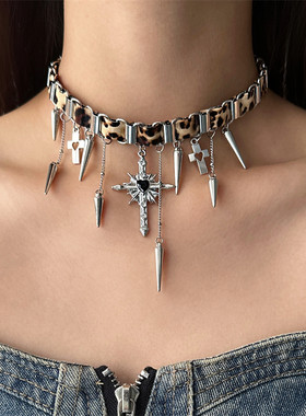 豹纹铆钉十字架项圈女choker