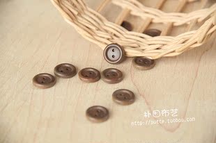 DIY布艺手工辅料 原木扣子 棕色木漆小圆两眼纽扣(1元2个)