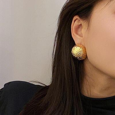 个性夸张圆球耳钉重金属感