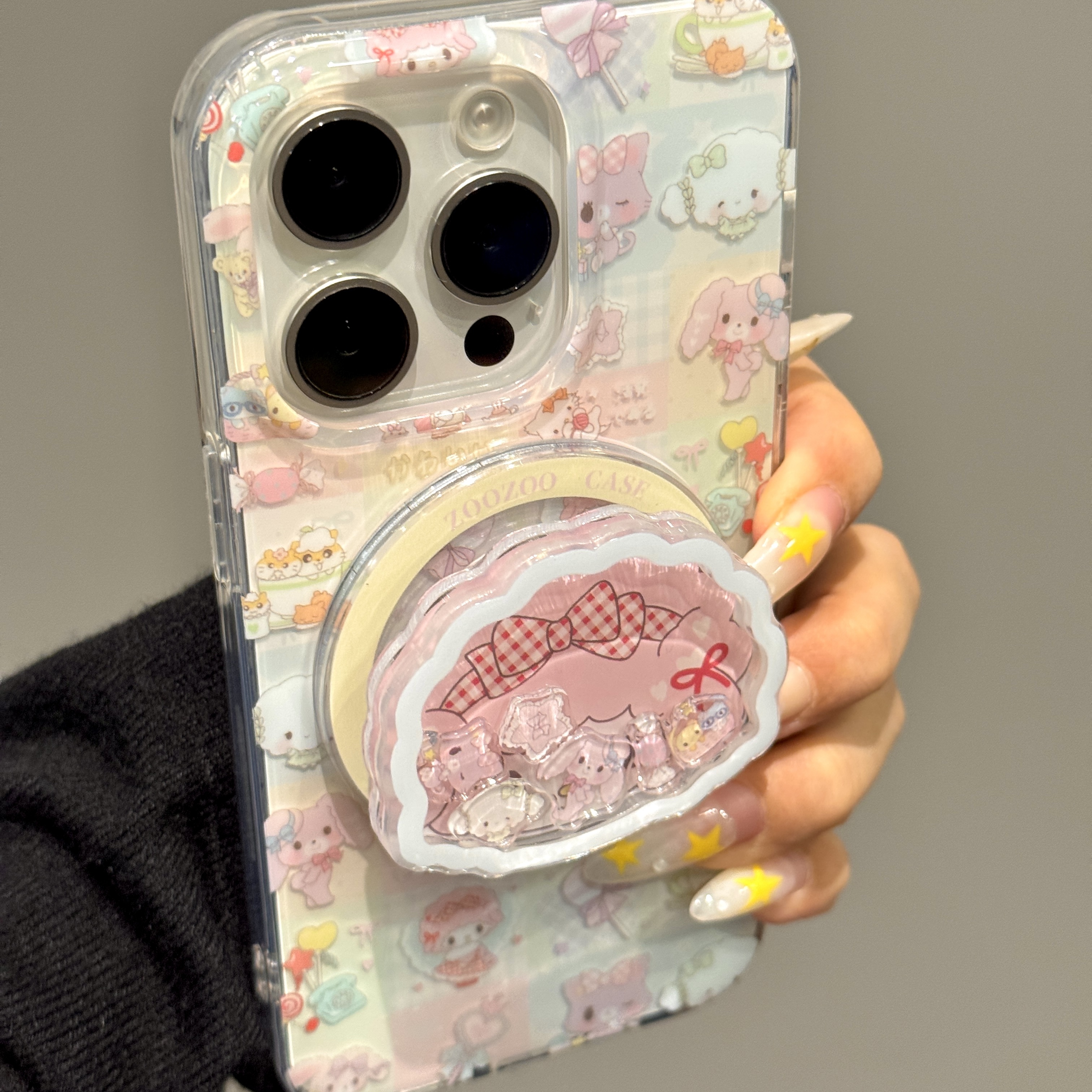 可爱彩色方格满屏小兔小羊支架适用iphone16prom手机壳苹果新款14
