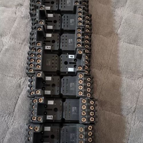 议价RXZE2M114M中间继电器插座，有9个，单价6元