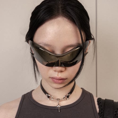 未来感赛博朋克风液态镜面眼镜