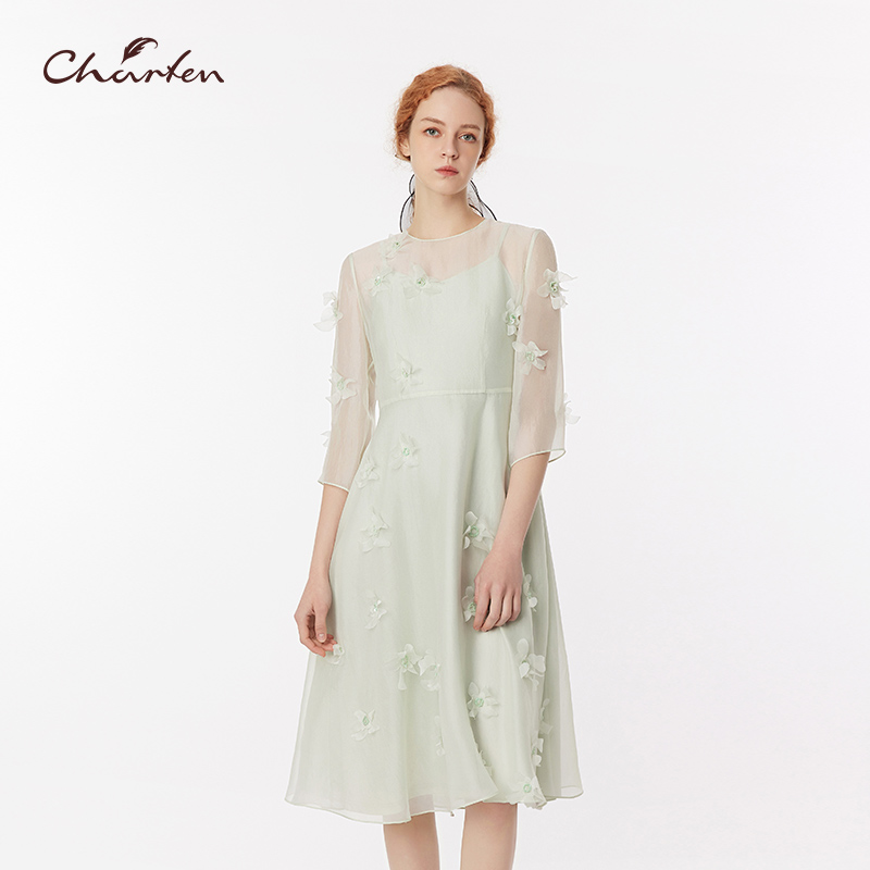 时尚百搭显瘦重工立体剪花连衣裙