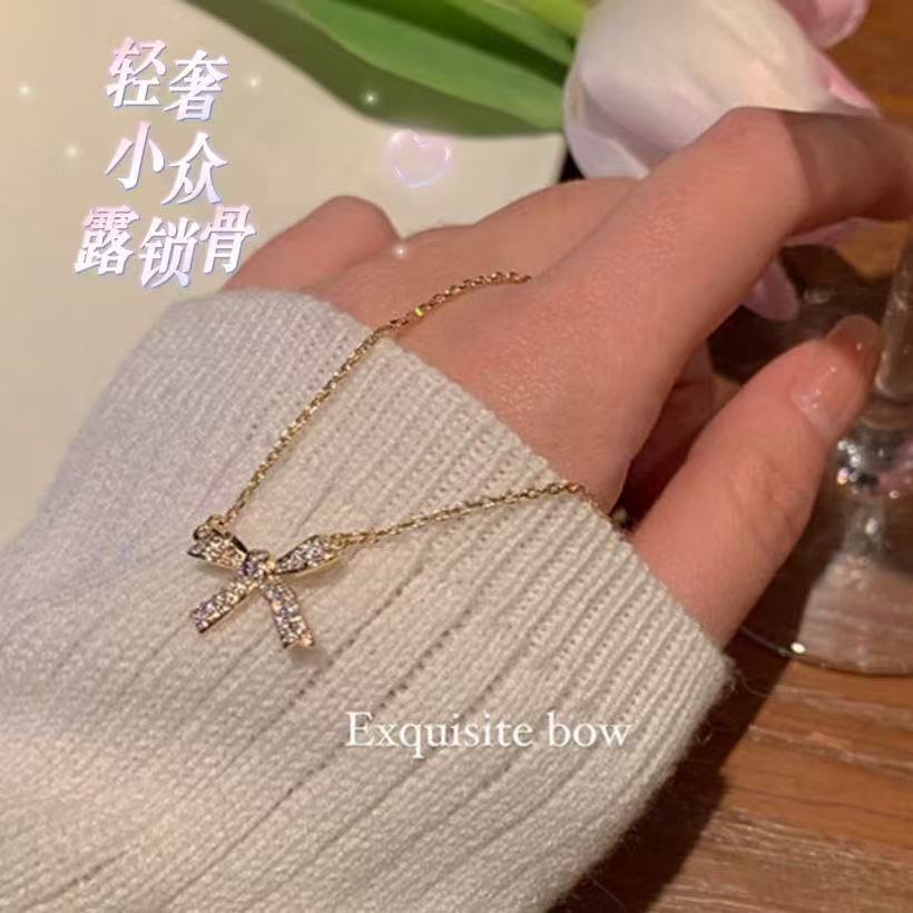 高级感气质韩国蝴蝶锆石吊坠项链女轻奢配饰小众设计感网红锁骨链