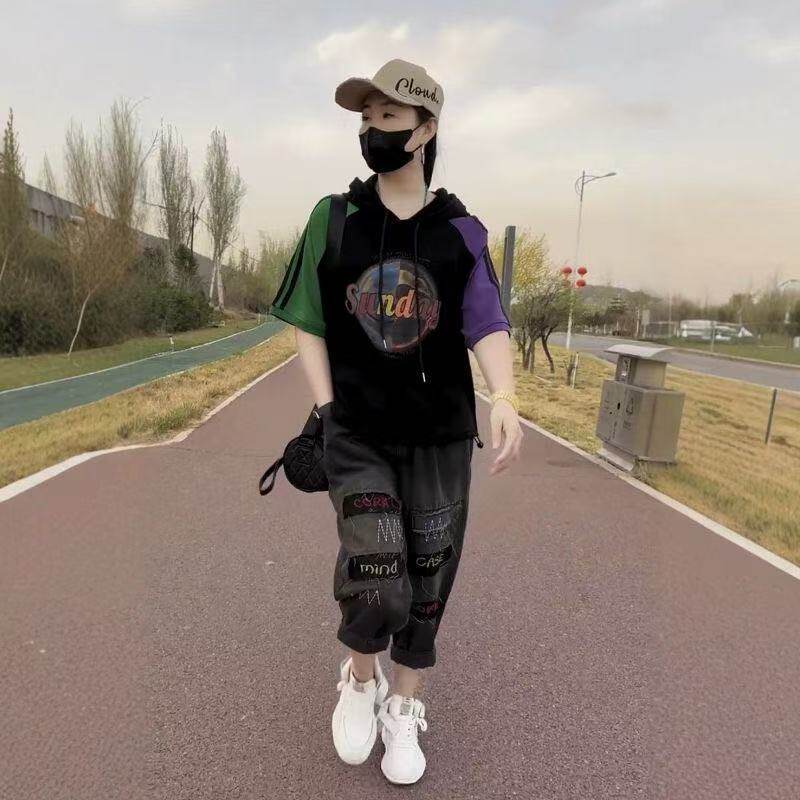 欧洲站时尚韩版字母印花连帽短袖T恤套装+贴布刺绣牛仔裤两件套女
