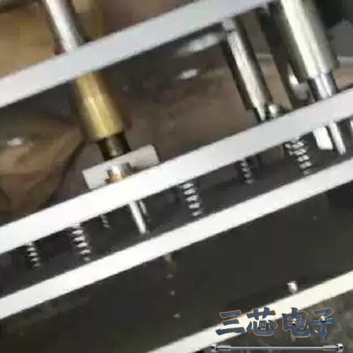 询价·乒乓球板胚压板机。手动压合机，八成新，三四十斤一台。实