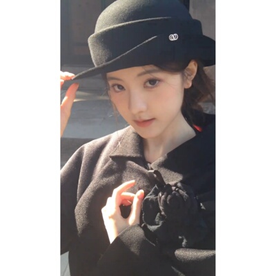 黑色复古高级感毛呢外套女