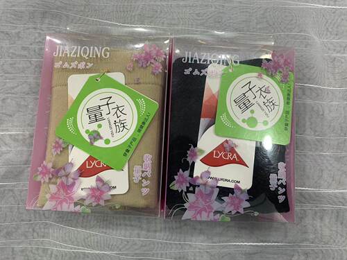 女穿着修身束腰提臀盒装美体内裤