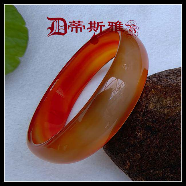 新年清货~天然花洒玛瑙老货质顶手饰