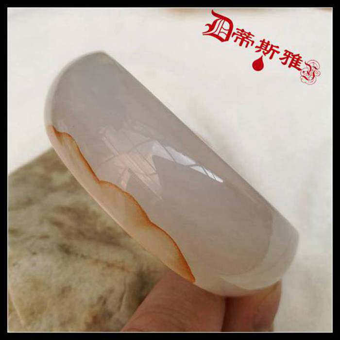 双11清货~洪福奇宝~蒂斯雅精品淡蓝底莹剔透橙红花瓣玉髓手镯淡白