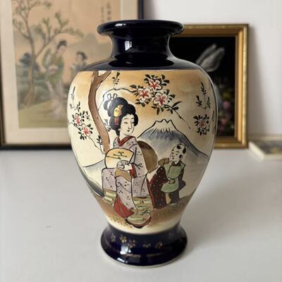 日本明治时期萨摩烧 锦光山造 古董手绘人物山水开窗冰片纹饰花瓶