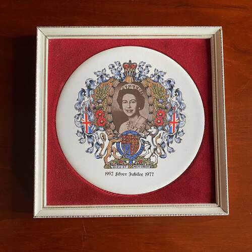Genuine staffordshire 英国女王1977年25周年银禧纪念收藏瓷板画