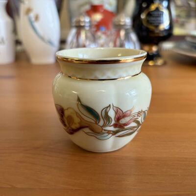 Zsolnay Hungary 匈牙利国瓷中古收藏 若诺伊手绘小瓷瓶 迷你花瓶