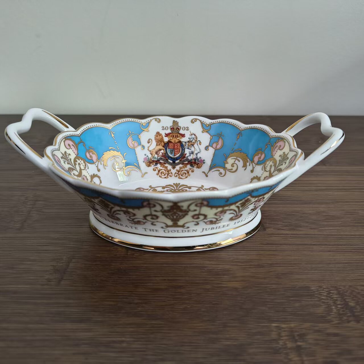 The Royal Collection 2002年 英国皇家女王金禧描金双耳收藏座盘