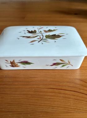 Wedgwood 韦奇伍德 英国骨瓷 Wakefield 首饰盒 长方瓷罐收藏摆件