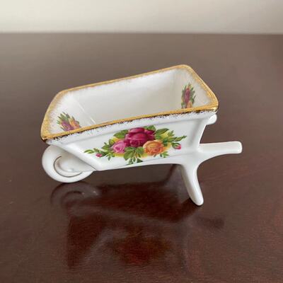 Royal Albert 皇家阿尔伯特 Country Roses 老镇玫瑰骨瓷收藏摆件